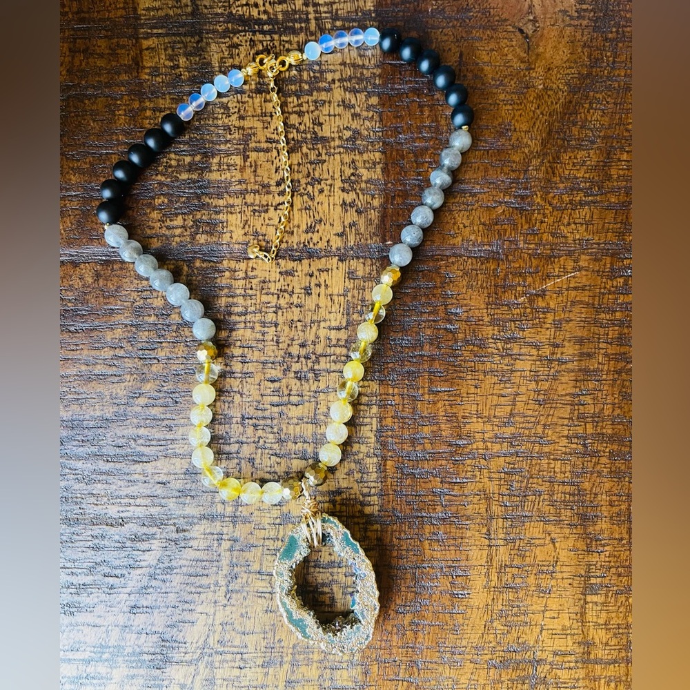 Gems & Geode Crystal Necklace N173-24KGP-#4